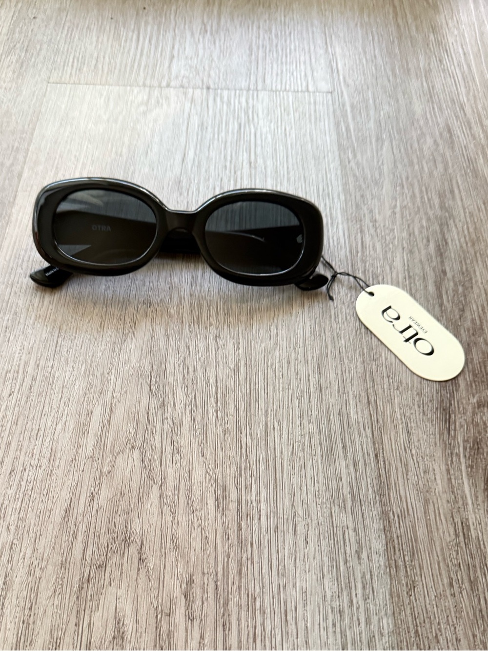 otra viv black oversized round shiny retro modern sunglasses eyewear NEW